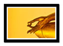 Cuadro enmarcado negro buda oriental ,mano, amarillo, relajacion, meditacion, zen