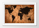 Cuadro enmarcado blanco mapamundi, tonos marron y negro