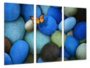 Tríptico imagen naturaleza, conjunto de piedras azules con mariposa