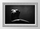 Cuadro enmarcado natural silueta mujer desnuda fondo negro