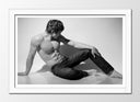 Cuadro enmarcado blanco hombre semi desnudo, torso, blanco y negro