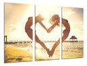 Tríptico corazon en la playa ,mujer