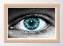 Cuadro enmarcado natural ojo azul intenso mujer blanco y negro