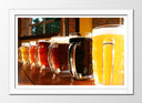Cuadro enmarcado blanco jarras de cerveza diferentes graduaciones