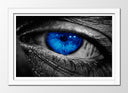 Cuadro enmarcado blanco ojo azul intenso hombre blanco y negro