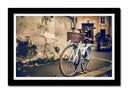 Cuadro enmarcado negro bicicleta vintage, antiguo, sepia, ciudad