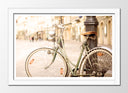 Cuadro enmarcado blanco bicileta vintage, antigua, retro, ciudad