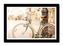 Cuadro enmarcado negro bicileta vintage, antigua, retro, ciudad