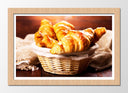 Cuadro enmarcado natural cesta con croissanes, desayuno, dulce