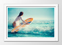 Cuadro enmarcado blanco mujer surfista en el mar, tabla de surf, deporte