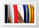 Cuadro enmarcado blanco tablas de surf, apiladas, colores