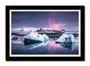 Cuadro enmarcado negro paisaje aurora boreal, iceberg en el oceano