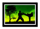 Cuadro enmarcado negro taekwondo, bosque verde, siluetas