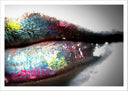 Lámina labios mujer en colores vivos imagen blanco y negro