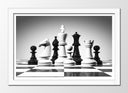 Cuadro enmarcado blanco juego de ajedrez en blanco y negro, figuras