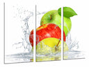 Tríptico de manzanas en el agua, roja, verde, amarilla, fruta