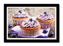 Cuadro enmarcado negro cup-cakes, tonos morados, postre, desayuno