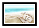 Cuadro enmarcado negro ostra en la playa, perla, arena,mar, concha