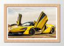 Cuadro enmarcado natural McLaren P1 amarillo con toques negros
