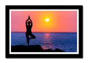 Cuadro enmarcado negro Yoga, puesta de sol