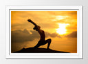 Cuadro enmarcado blanco Yoga, puesta de sol, saludo al sol