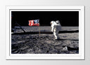 Cuadro enmarcado blanco hombre el la luna, astronauta