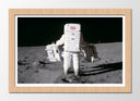 Cuadro enmarcado natural astronauta en la luna