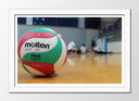 Cuadro enmarcado blanco pelota de volleyball