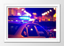 Cuadro enmarcado blanco Oficio, Policia, coche de policia luces en la noche