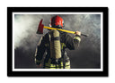 Cuadro enmarcado negro Oficio, Bombero de espaldas con hacha en la mano