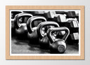 Cuadro enmarcado natural kettebels en blanco y negro, crossfit