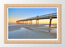 Cuadro enmarcado natural Puente sobre la playa, atardecer