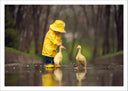 Lámina niños con patitos en la calle, lluvia