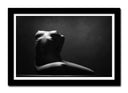 Cuadro enmarcado negro silueta mujer desnuda fondo negro