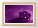 Cuadro enmarcado natural dado retro, morado