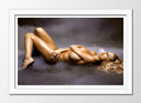 Cuadro enmarcado blanco chica sexy tumbada