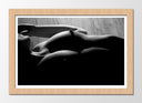 Cuadro enmarcado natural silueta mujer torso desnudo blanco y negro