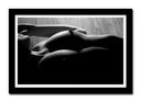 Cuadro enmarcado negro silueta mujer torso desnudo blanco y negro