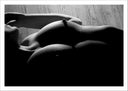 Lámina silueta mujer torso desnudo blanco y negro