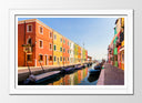Cuadro enmarcado blanco Canal de Venecia, Italia, gondola, edificio de colores