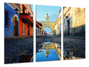Tríptico Calle en ciudad de guatemala, reflejo charco