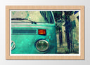 Cuadro enmarcado natural furgoneta Volkswagen antigua, retro, vintage, azul