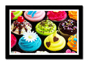Cuadro enmarcado negro pastelitos de colores, cup-cakes, dulce, postre