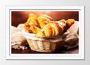 Cuadro enmarcado blanco cesta con croissanes, desayuno, dulce