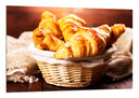 Cuadro cesta con croissanes, desayuno, dulce