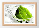 Cuadro enmarcado natural lima en agua, verde, citrico