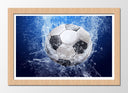 Cuadro enmarcado natural imagen balon de futbol, fondo azul marino, agua, deporte