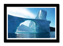 Cuadro enmarcado negro iceberg en el mar, tonos frios,hielo, oceano,antartida