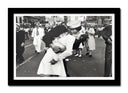 Cuadro enmarcado negro Beso, Enfermera y Marinero, Blanco y Negro, Vintage