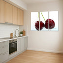 Estancia cerezas con salpicaduras de agua, fruta